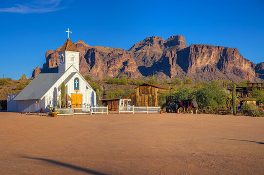 The Elvis Memorial Chapel stands against the backdrop of the Superstition Mountains in Apache Junction, Arizona, showcasing historic charm in a desert landscape.