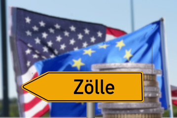 Flaggen von USA und Europäischer Union, Stapel von Euro Münzen und Hinweis auf Zölle