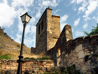 Iglesia en el cementerio