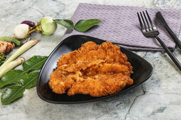 Tonkatsu fried cutlet with cabbage