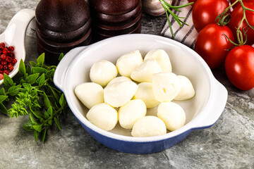 Small mozzarella mini cheese balls