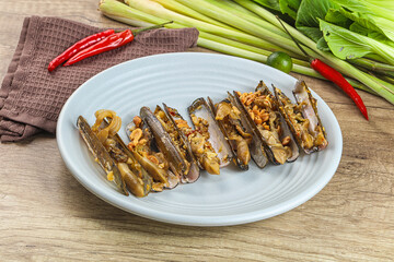 Steamed razor mollusk with lemongrass