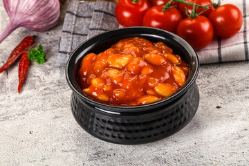 Baked kidney with tomato sauce