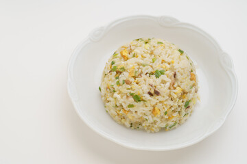 シンプルなチャーハン(具材は玉子・ネギ・しいたけ)