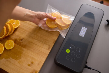 Efficiently Vacuum Sealing Fresh Citrus Fruits for Maximum Storage Time and Flavor Preservation