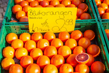 Blutorangen zum Verkauf auf einem Markt, Deutschland