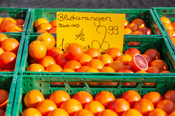 Blutorangen zum Verkauf auf einem Markt, Deutschland