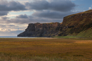 The Isle of Skye’s autumn landscapes blend golden moors, misty peaks, and rugged coastlines. A land of dramatic beauty, where nature’s wild spirit thrives.