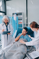 Obraz premium Nurse giving assistance to senior patient with disease in bed. Medical assistant and doctor doing healthcare checkup for pensioner with oxygen tube and IV drip bag in hospital ward.