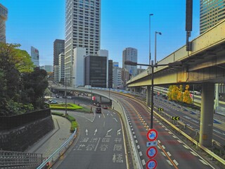 東京の道路と高速道路の高架。赤坂。イラスト風の写真。