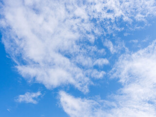 春の穏やかな青空とフワフワな雲08