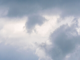 春の空の印象的な雲アップ31