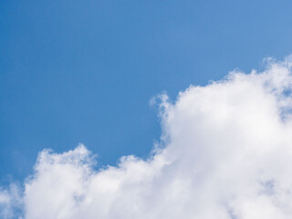 春の空の印象的な雲アップ42