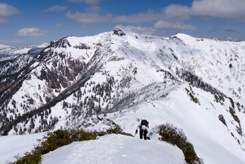 稜線から望む上州武尊山