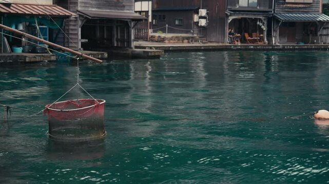 伊根町の家屋と風景