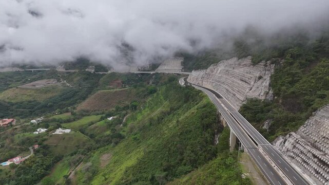 Video a&eacute;reo realizado con drone sobre la nueva v&iacute;a que pertenece a la "Conexi&oacute;n Pac&iacute;fico 1" unidad Funcional 2 en  las zonas rurales de los municipios de Amag&aacute; y Titirib&iacute;, Antioquia, Colombia.