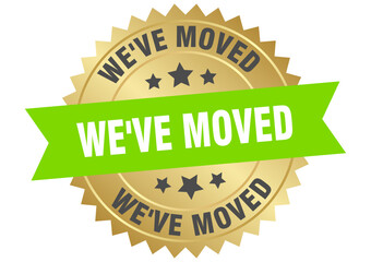 Obraz premium we've moved. we've moved round green and gold label isolated on transparent background