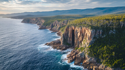 Fototapeta premium A scenic coastal cliffside covered in dense green vegetation.