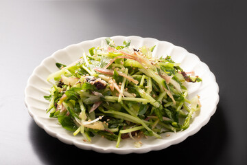 きゅうりとミョウガと豆苗のサラダ