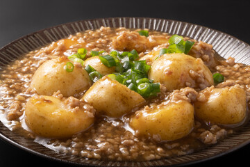  里芋のそぼろ煮