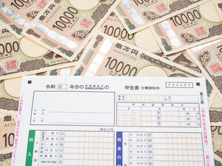 所得税申告書と一万円札