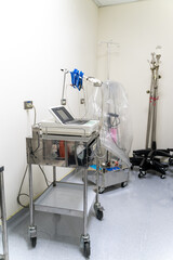 A medical vital signs monitor is an essential healthcare device used to continuously track a patient's physiological parameters. It typically displays real-time data such as heart rate, blood pressure