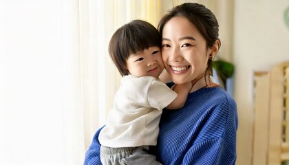 笑顔で子供を抱っこする女性