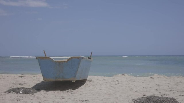 Fishing boat on the beach, Canon oes r, c-log 8bits HD