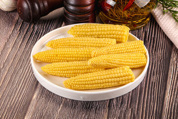 Canned baby mini corn cob