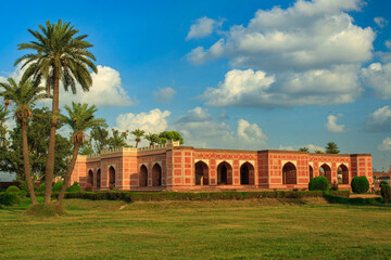 Obraz premium Noor Jhan Tomb. Princes Noor Jhan wife of the great Mughal king Jhangir;s Tomb at Shahdra bagh, Lahore, Punjab, Pakistan