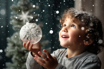 Naklejka premium happy child with ball in snowfall for christmas 