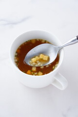 熱々のオニオンコンソメスープ
