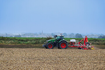 Obraz premium Tractor in Normandy countryside, cultivating the field, France
