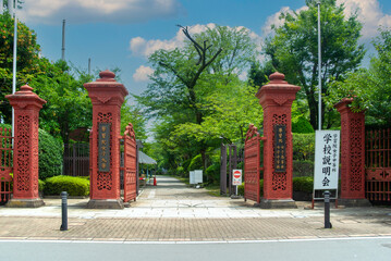 学習院旧正門　（国指定重要文化財）