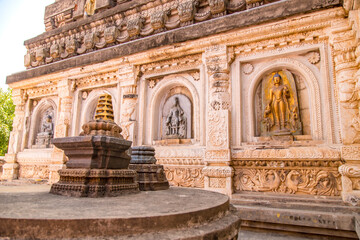Obraz premium Mahabodhi Temple where gautama buddha attained enlightenment and formulated his teachings, bodh gaya, UNESCO world heritage site in bihar, India, asia