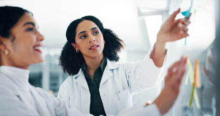 Lab, scientist and women with medical research, collaboration and colleagues with sticky notes for info. Brainstorming, reading and teamwork for healthcare in clinic, pharmaceutical and plan for cure © CC/peopleimages.com