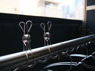  洗濯物を干すステンレス洗濯バサミ 