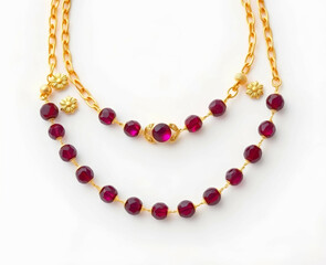 Obraz premium Double-layered gold necklace with ruby beads and floral engravings Generative AI