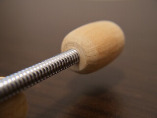  革靴の形をキープする木製シューツリー 