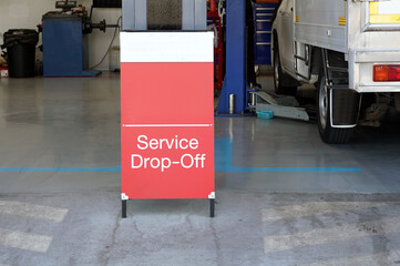 Naklejka premium A signage label for service drop off in the car repair shop.