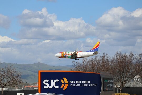 Southwest Airlines Florida One landing at San Jose