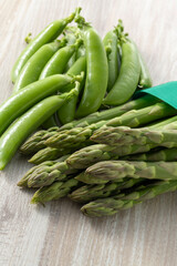 美味しいアスパラとスナップエンドウ