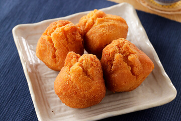 サーターアンダギー　Sata Andagi 