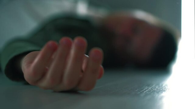 A man lies on the floor after an epileptic seizure.
A man fell to the floor with no signs of life.
Death at home