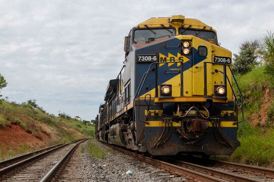 Locomotiva GE AC-44 da MRS Log&iacute;sitca S.A  em Campinas, SP, Brasil.