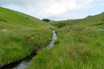 Obraz premium Grassland, moors, little streams and hills in Exmoor National Park in Devon England is an excellent place for hiking