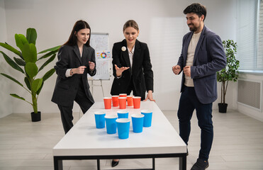 Team Building Game in Office Enhances Group Collaboration