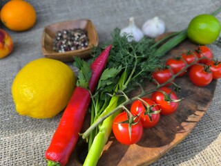 Ripe cherry tomatoes on a chopping board. high-quality photo