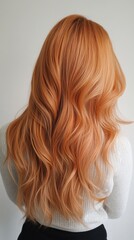 Naklejka premium Wavy hair with orange highlights