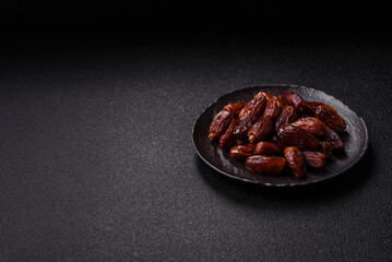 Dried tropical date fruit as an ingredient for fresh organic diet food